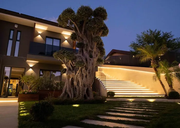 לינה וארוחת בוקר Divina Charme 5*