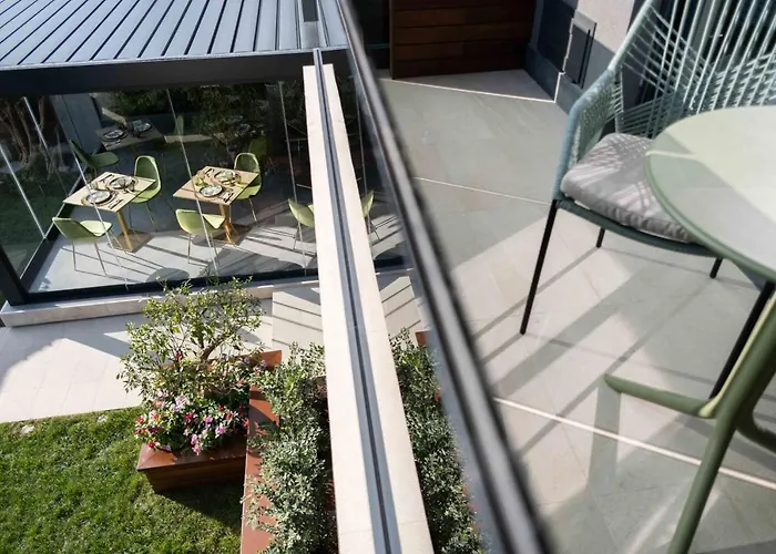 לינה וארוחת בוקר Divina Charme