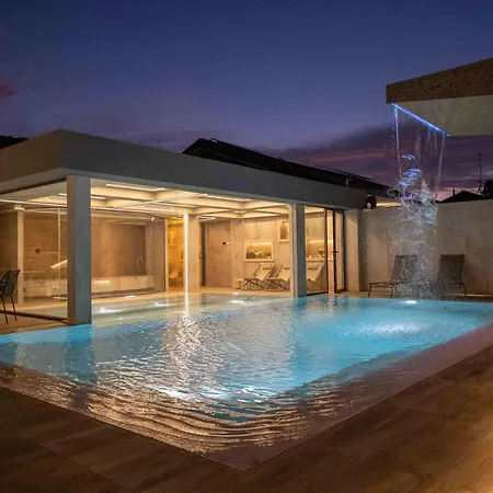 فندق مبيت وإفطار Divina Charme 5*