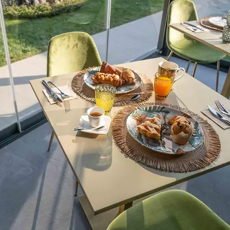 Divina Charme Bed & Breakfast 5*